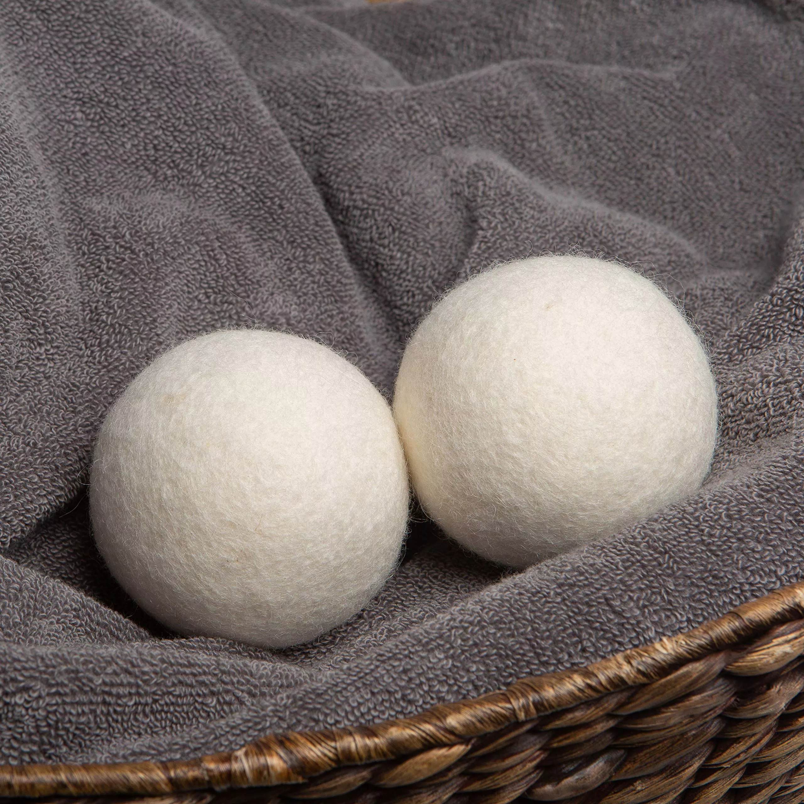 Woolite Reusable Wool Laundry Dryer Balls, Cuts Drying Time In Half, Natural Fabric Softener, Reduces Clothing Wrinkles, Eco-Fri